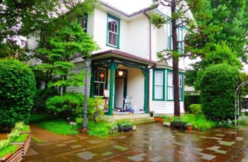 雑司ヶ谷旧宣教師館は１９０７年にアメリカ人宣教師ジョン・ムーディ・マッケーレブの自宅として建てられたもの。
